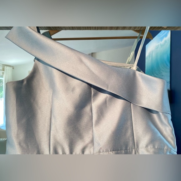 Adrianna Papell Sage 🍃Hi Lo Off Shoulder TEA LENGTH Gown w/ POCKETS - Picture 3 of 12